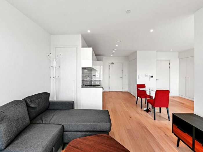 Apartment To Rent In Shipwright Street, London, E16