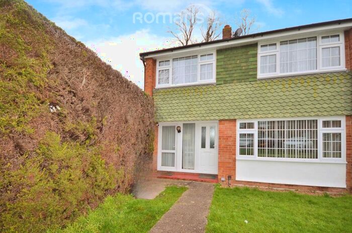 3 Bedroom End Of Terrace House To Rent In Clonmel Way, Burnham, SL1