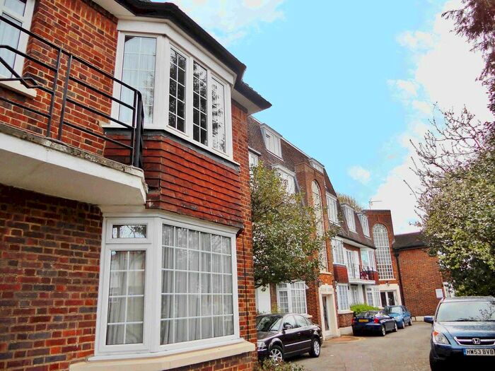 2 Bedroom Flat To Rent In Bush Court, Crown Lane, London, N14