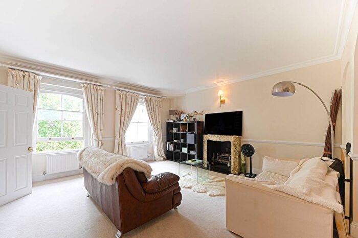 2 Bedroom Flat To Rent In Cornwall Gardens, South Kensington, London, SW7