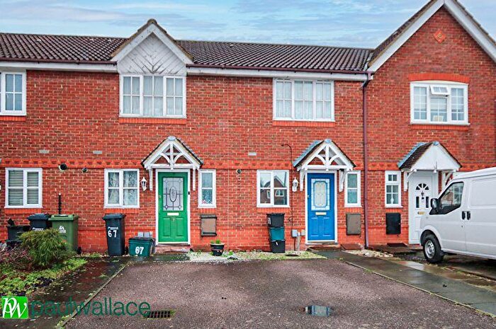 2 Bedroom Terraced House For Sale In Dairyglen Avenue, Cheshunt, EN8