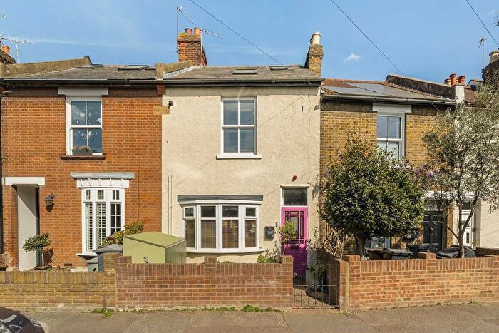 3 Bedroom Terraced House For Sale In Brook Road South, Brentford, TW8