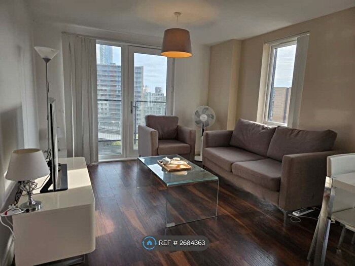 2 Bedroom Flat To Rent In The Riverside, Salford, M5
