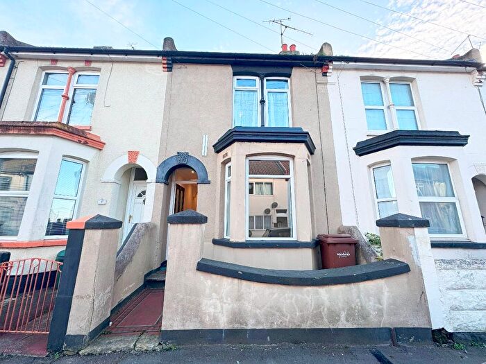 3 Bedroom Terraced House To Rent In Livingstone Road, Gillingham, ME7