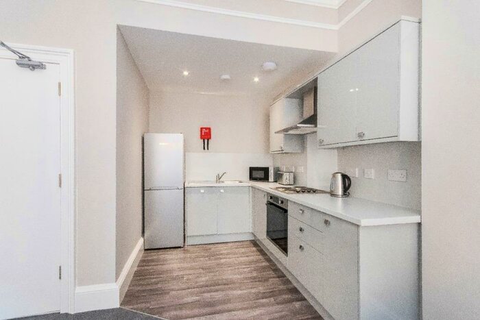 2 Bedroom Flat To Rent In Mertoun Place, Polwarth, Edinburgh, EH11