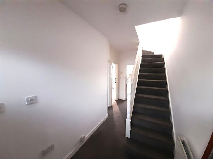 4 Bedroom Semi Detached House To Rent In Heston Avenue, Hounslow, Greater London, TW5