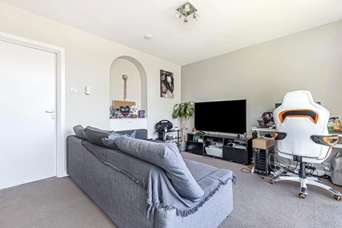 1 Bedroom Maisonette To Rent In Dene Gardens, Stanmore, HA7