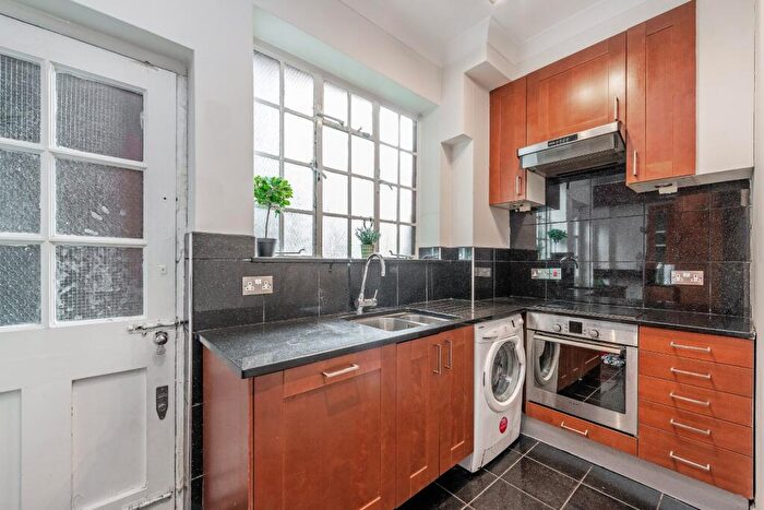 2 Bedroom Flat To Rent In Finchley Road, St Johns Wood, London, NW8