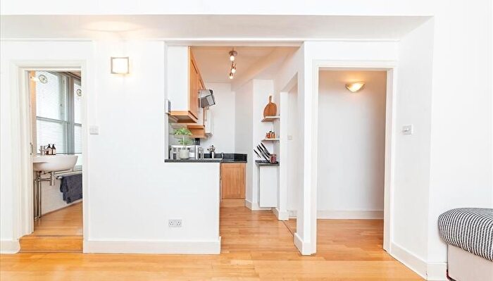 Studio To Rent In Hays Mews, London, W1J