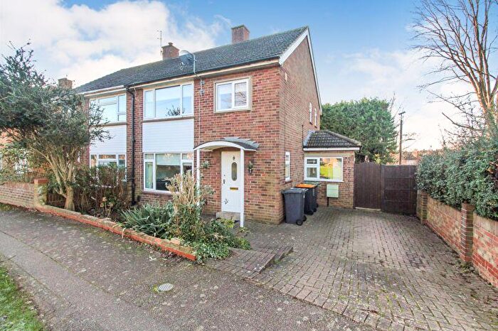 3 Bedroom Semi Detached House For Sale In Woodcote, Bedford, MK41