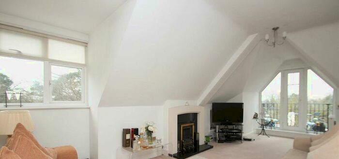 2 Bedroom Flat To Rent In High Road, Bushey, WD23