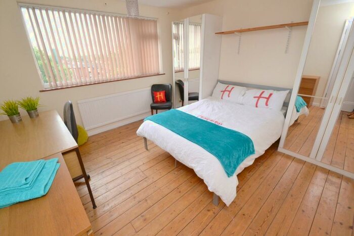 4 Bedroom Semi-Detached House To Rent In Allenfield Court, Park Road, Lenton, Nottingham, NG7