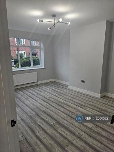 2 Bedroom Flat To Rent In Rivington Court, London, NW10