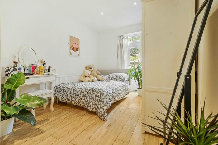 2 Bedroom Flat For Sale In Lechmere Road, Willesden Green, NW2
