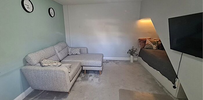 2 Bedroom Flat To Rent In Chatsworth Road, Kilburn, NW2