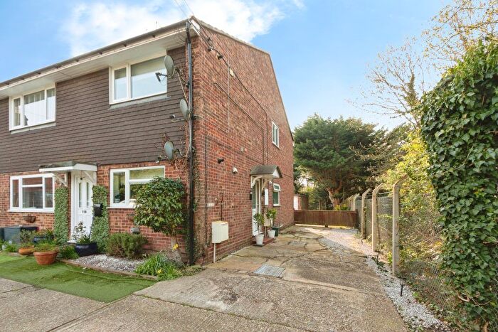 2 Bedroom Maisonette For Sale In Flat, Oxenden Road, Farnham, GU10