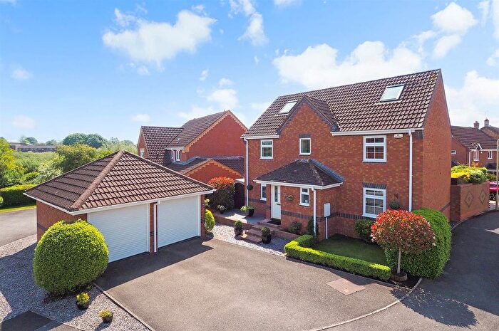 5 Bedroom Detached House For Sale In Verden Way, Andover, SP10