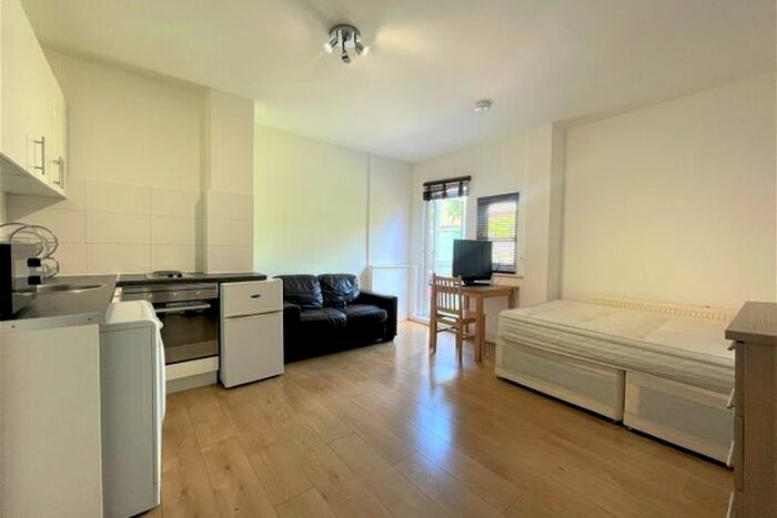 Studio To Rent In Flat, Finchley Road, Hampstead, NW3