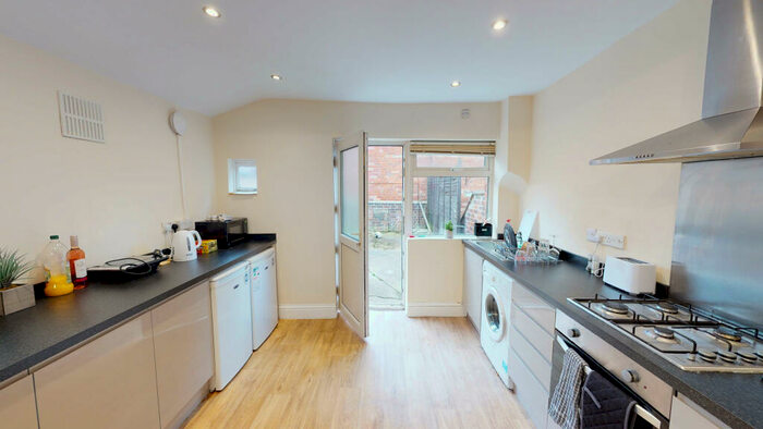 3 Bedroom Terraced House To Rent In Scorer Street | Student House | /, LN5