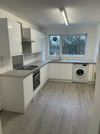 2 Bedroom Flat To Rent In Old Castle Walk, Gillingham, Kent, ME8