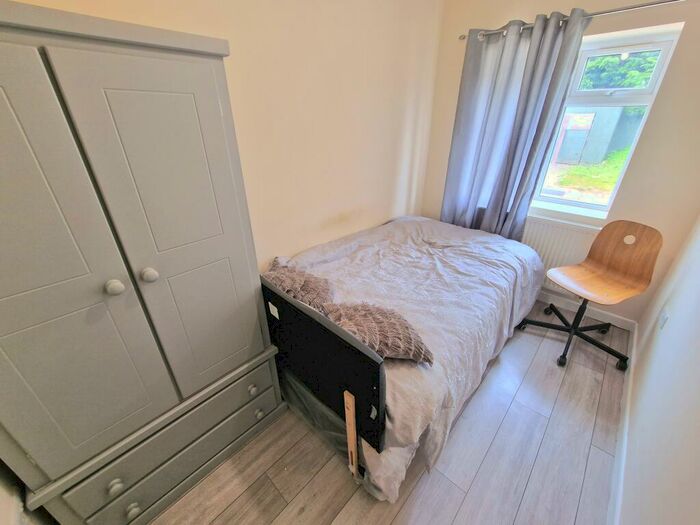 1 Bedroom Semi-Detached House To Rent In Edward Road, PE11