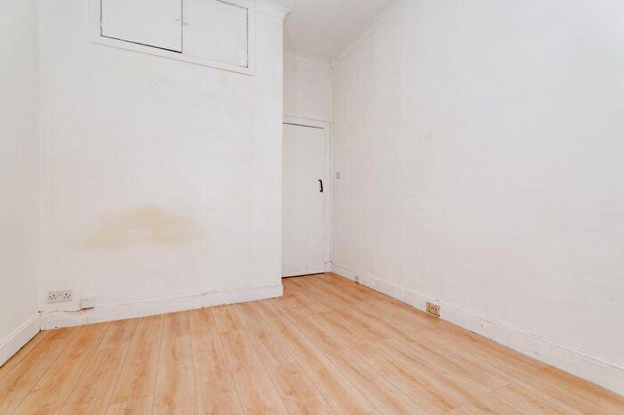 1 Bedroom Flat For Sale In Springhill Gardens, Shawlands, G41