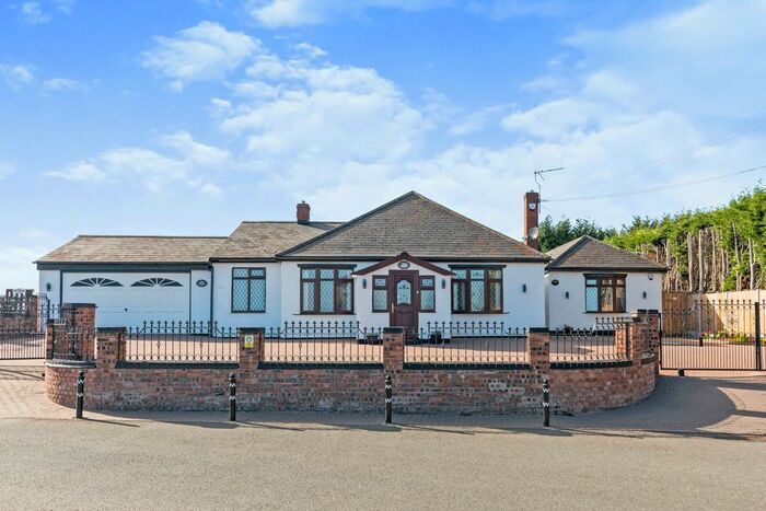 4 Bedroom Bungalow For Sale In Wiggins Hill Road, Wishaw, Sutton Coldfield, Warwickshire, B76