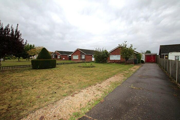 3 Bedroom Detached Bungalow To Rent In Cedar Drive, Attleborough, Norfolk, NR17