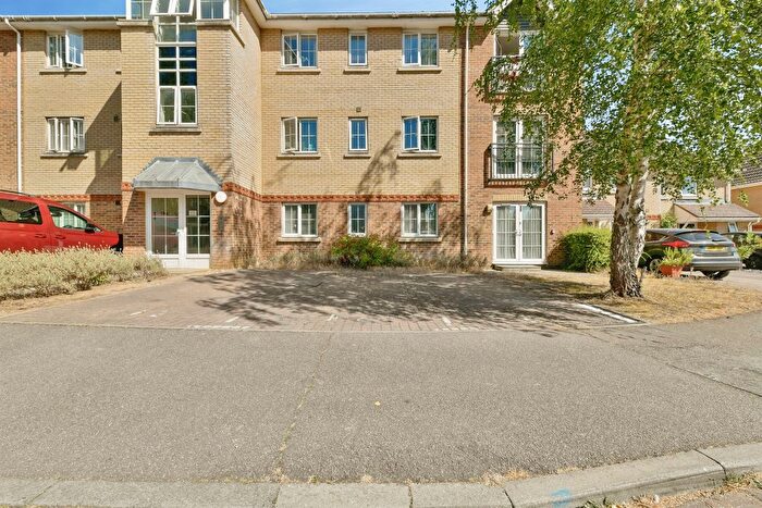 2 Bedroom Flat For Sale In Priestley Road, Chells, Stevenage, SG2