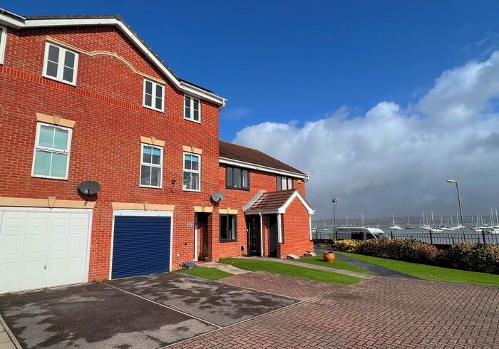 4 Bedroom Town House To Rent In Charlotte Drive, Priddy's Hard, PO12