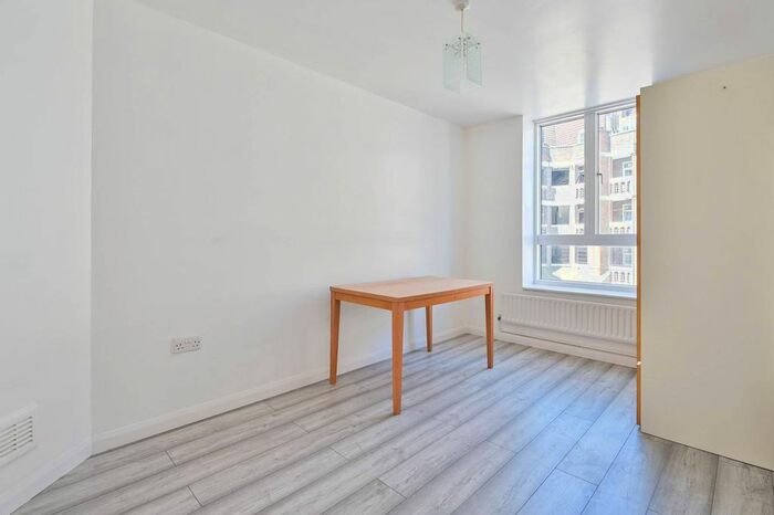 2 Bedroom Flat To Rent In Goldwell House, Denmark Hill, London, SE22