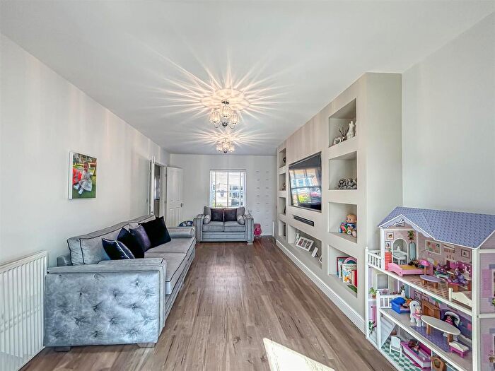 5 Bedroom Detached House For Sale In Temple Way, Rayleigh, Cul De Sac Location, SS6