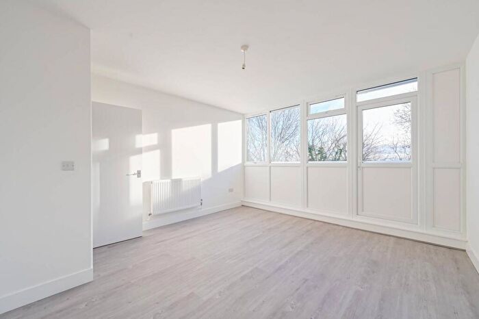 1 Bedroom Flat For Sale In Woodleigh Court, Stuart Crescent, London, , Wood Green, London, N22