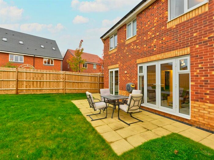 4 Bedroom Detached House For Sale In Holland Drive, Preston Street