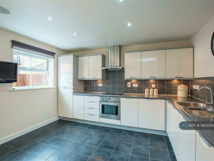 4 Bedroom End Of Terrace House To Rent In Gilson Place, London, N10