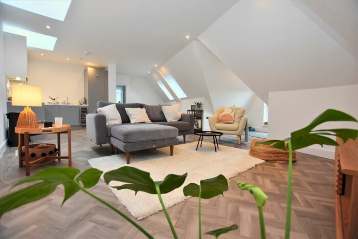 2 Bedroom Flat To Rent In Station Square, Petts Wood, Orpington, BR5