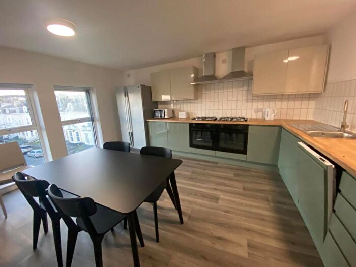 6 Bedroom Flat To Rent In Grove House, Plymouth, PL4