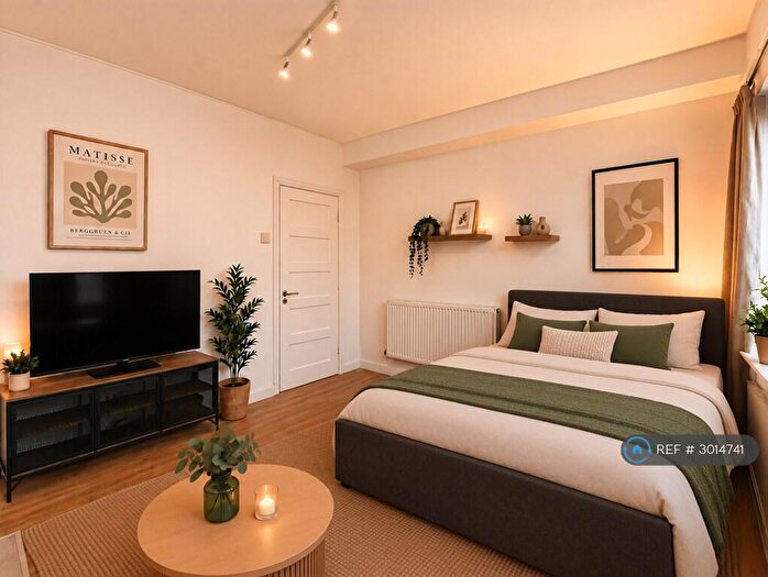 3 Bedroom Flat To Rent In Finn House, London, N1