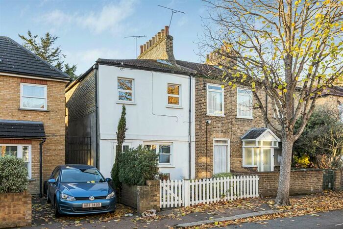 2 Bedroom Flat To Rent In Pembroke Road, Walthamstow, London, E17