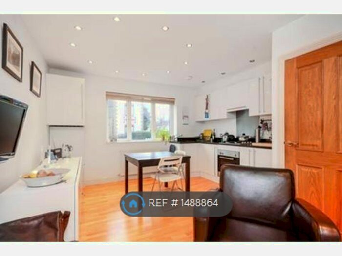 Studio To Rent In Popham Gardens, Richmond, TW9