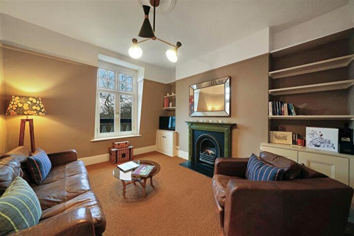 2 Bedroom Flat For Sale In Prince Of Wales Drive, SW11