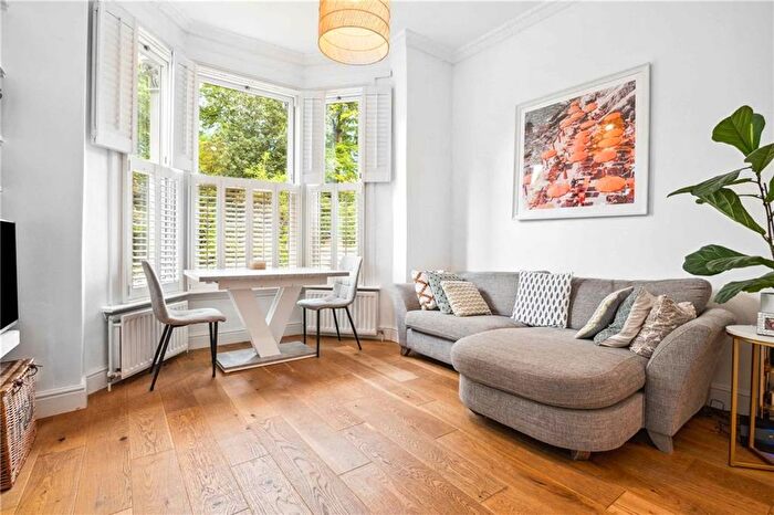 2 Bedroom Flat To Rent In Effra Road, London, SW2