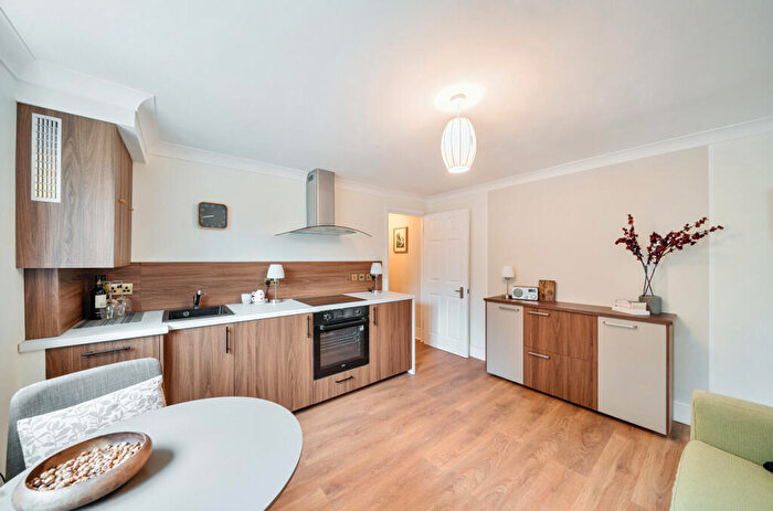 1 Bedroom Apartment For Sale In Fortis Green, London, N2