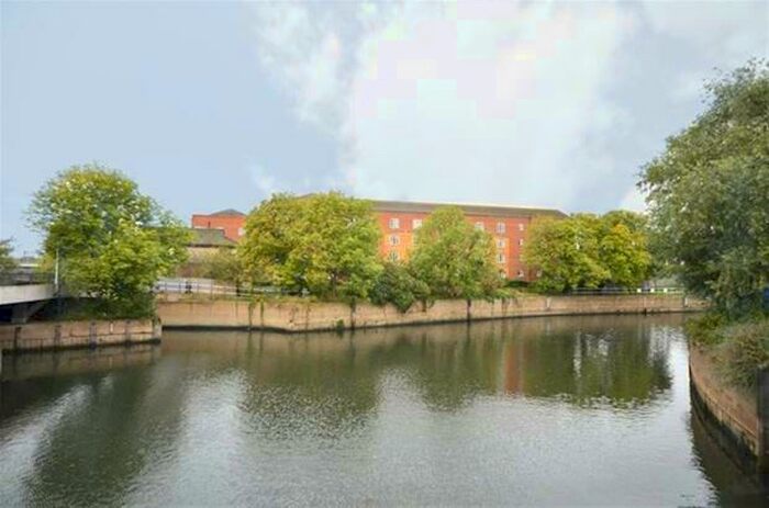 2 Bedroom Flat To Rent In Otter Close, Stratford, E15