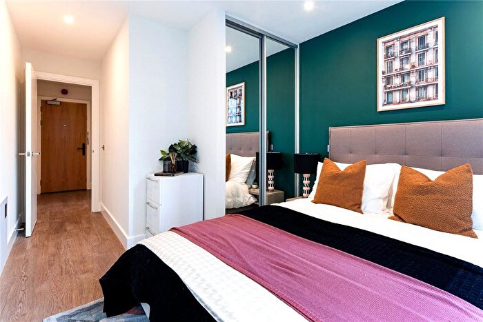 3 Bedroom Flat To Rent In Uncle Leeds, Whitehall, LS12