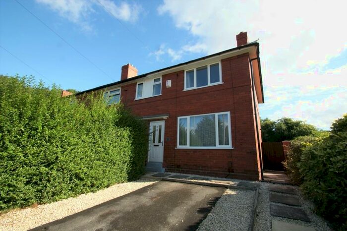 3 Bedroom Semi-Detached House To Rent In Lea Farm Walk, Leeds, West Yorkshire, LS5