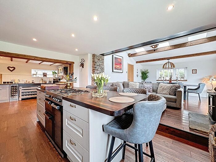 3 Bedroom Cottage For Sale In Long Hey Lane, Pickup Bank, Darwen, BB3