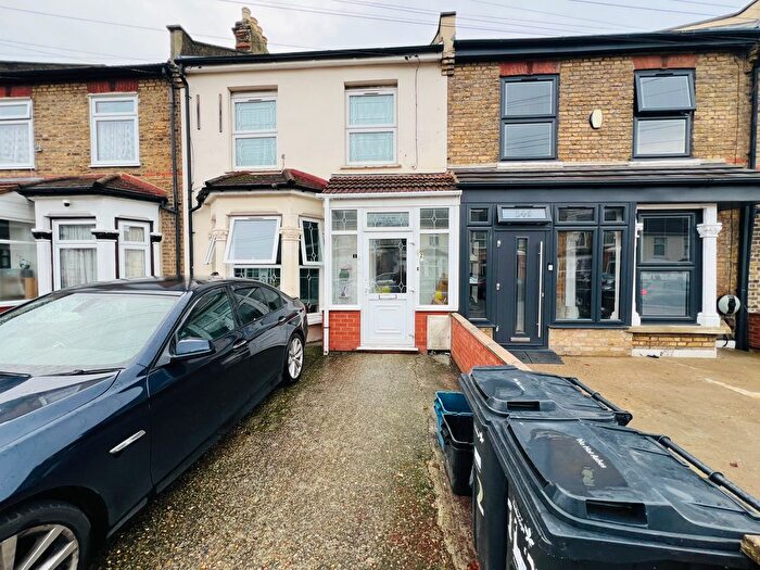 3 Bedroom Flat To Rent In Chester Road, Ilford, IG3