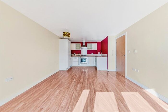 2 Bedroom Flat For Sale In Bakers Court, Brighton Road, RH1