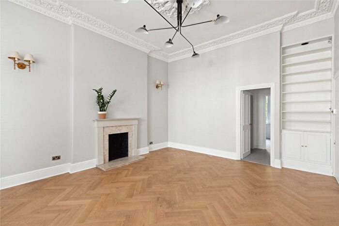 2 Bedroom Flat For Sale In Ladbroke Grove, London, W11